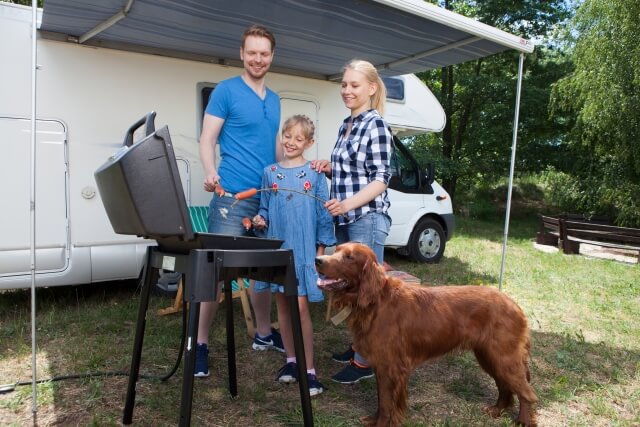 愛犬を連れてBBQをする楽しさと注意したいポイント